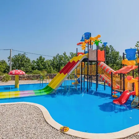 In With Jacuzzi Tatil Evi