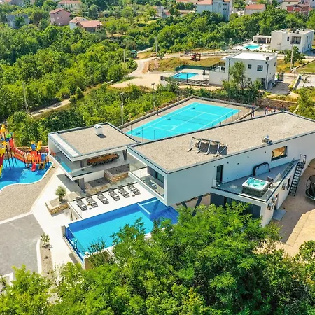 In With Jacuzzi Tatil Evi Grubine