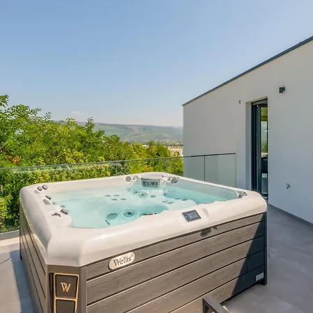 Casa de Férias In With Jacuzzi *
